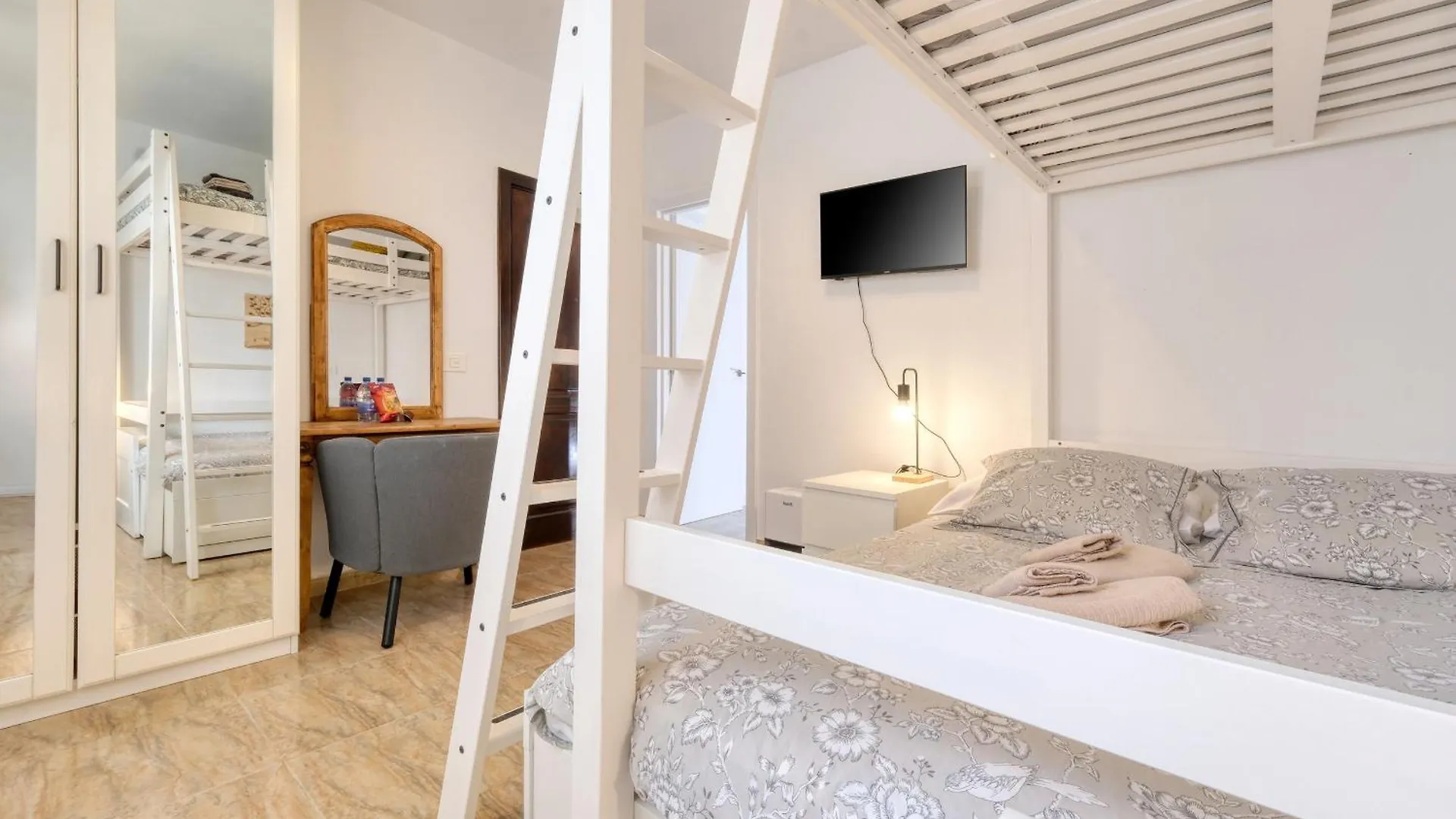 Hotel Nopasanada Tu Casa En Lanzarote El Cuchillo